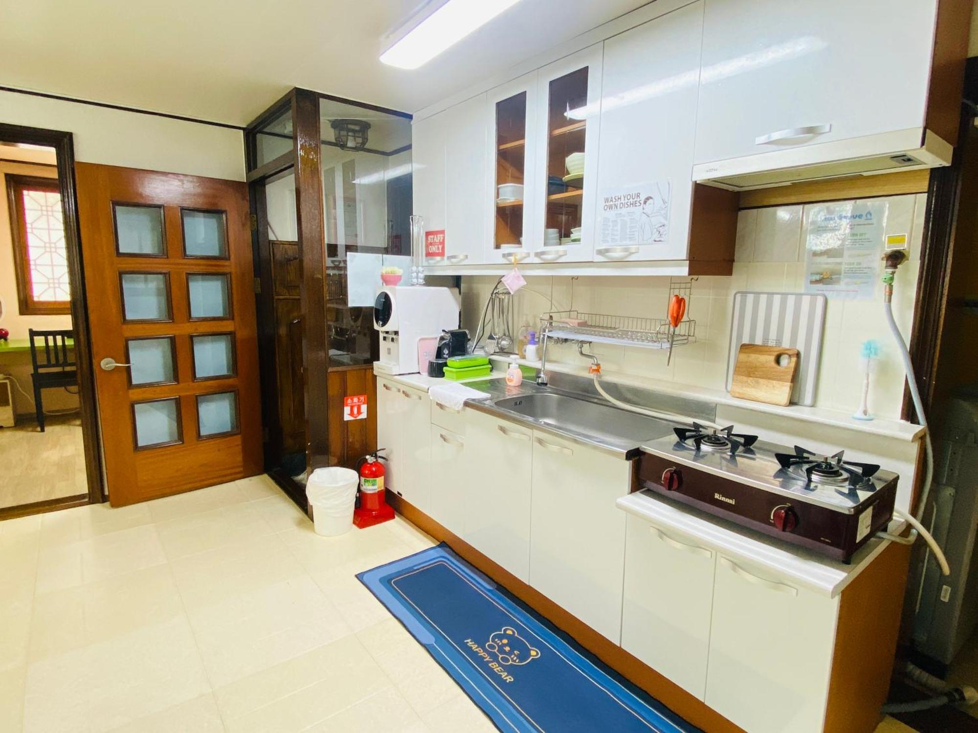 Aroha House For Foreign Guests Only *